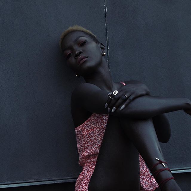 Нуаким Гатвеч - модель с очень темным цветом кожи (24 фото)