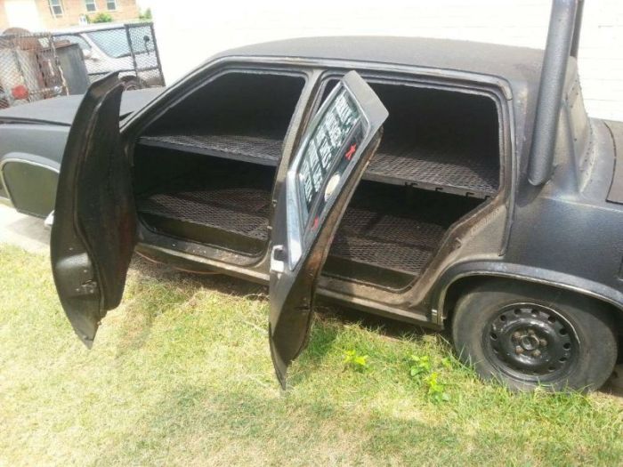 Старый Cadillac превращен в гриль (6 фото)