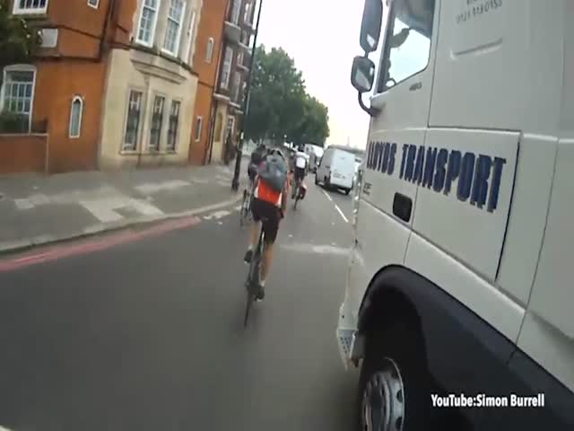 Велосипедист едва не пострадал