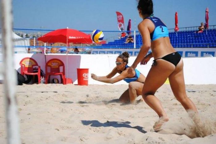 Пляжный женский волейбол (32 фото)