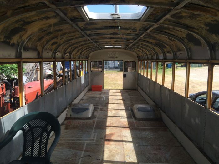 Дом на колесах в старом школьном автобусе (19 фото)