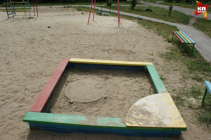 Опасная песочница в Кемеровской области (3 фото)