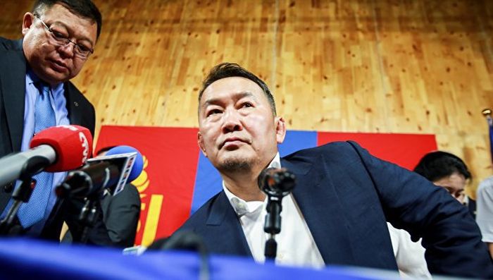 Халтмаагийн Баттулга - новый президент Монголии (2 фото)