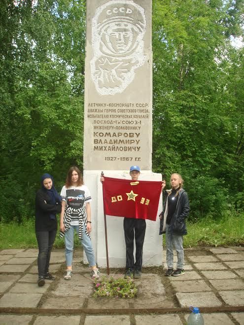 Школьники из Верхней Пышмы реставрируют заброшенные памятники героям ВОВ (13 фото)