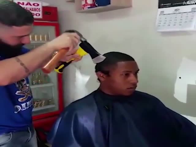 Вот так работает настоящий мужской парикмахер
