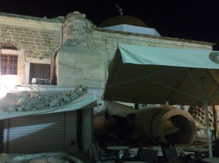 Мощное землетрясение произошло у берегов Турции и Греции (23 фото + 2 видео)