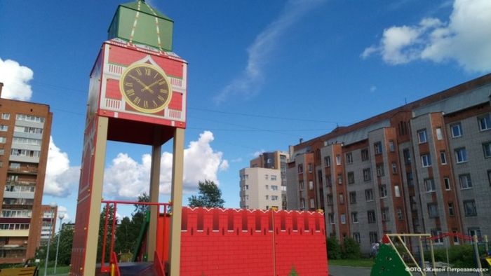 Патриотическая детская площадка в Петрозаводске (8 фото)