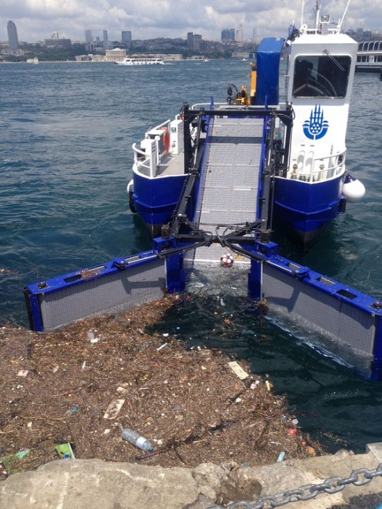 Очистка побережья Босфора от мусора (5 фото)