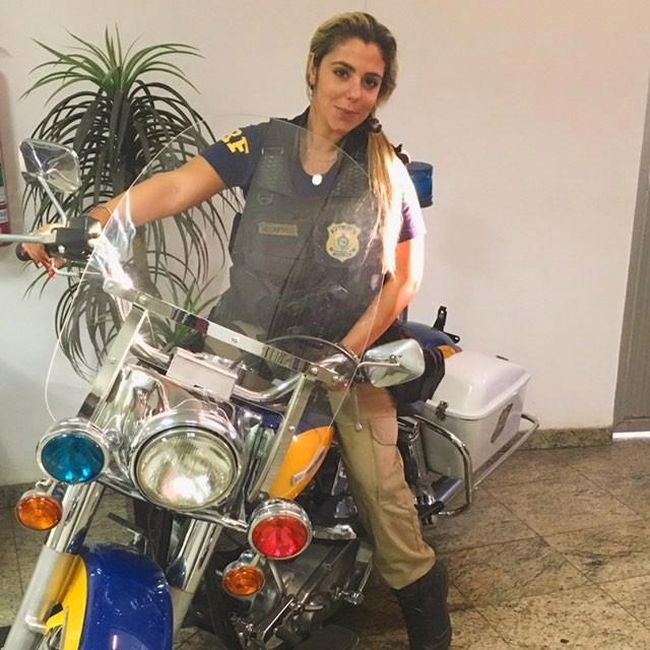 Мари Аг - одна из самых красивых женщин-полицейских Бразилии (9 фото)