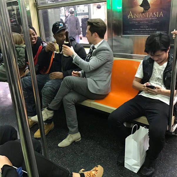 Странные пассажиры из метро разных городов мира (41 фото)