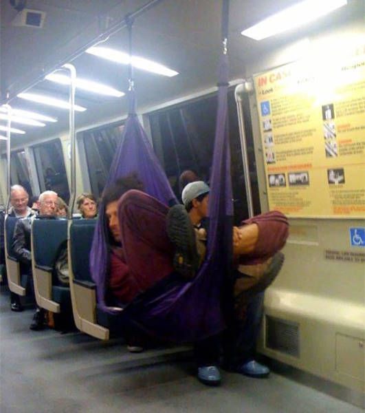 Странные пассажиры из метро разных городов мира (41 фото)