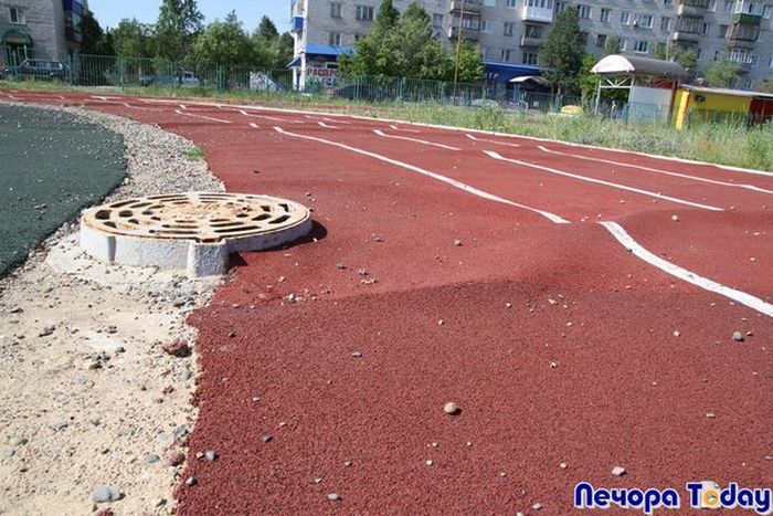 Школьный стадион за 5 млн рублей (7 фото)