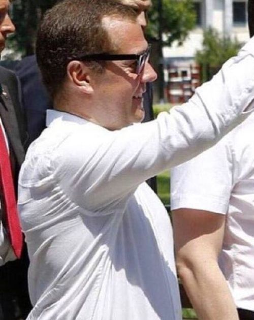 Нижнее белье Дмитрия Медведева стало хитом Рунета (2 фото)
