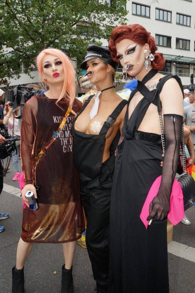 Микаела Шефер на гей-параде Christopher Street Day (15 фото)