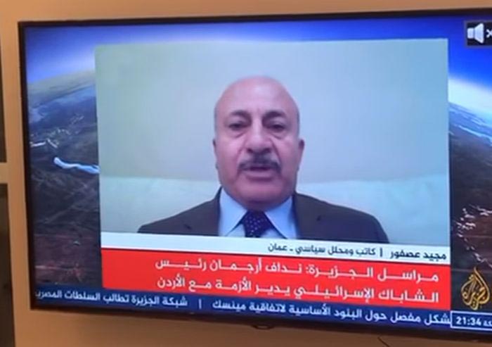Арабский политолог стал героем дня, выйдя в эфир Аль-Джазиры без штанов (2 фото)