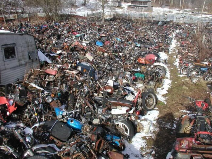 Кладбище мотоциклов в США (13 фото)