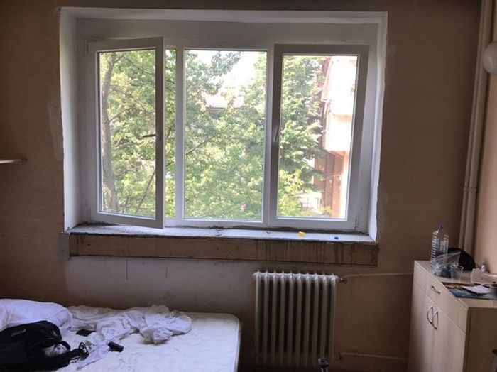 Английский болельщик показал комнату своего отеля в Скопье (5 фото)