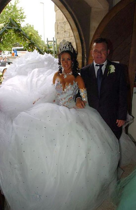 Странные и необычные свадебные платья (22 фото)