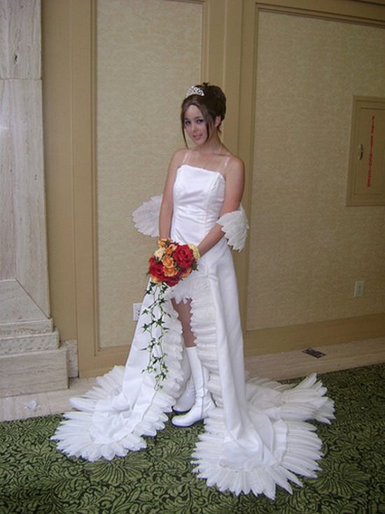 Странные и необычные свадебные платья (22 фото)