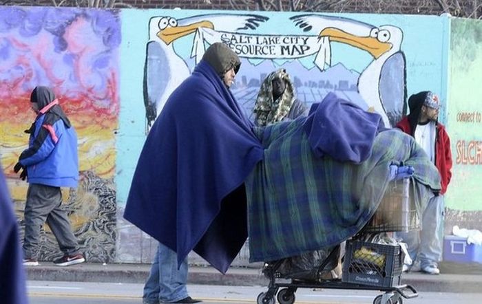 Мэр городского округа Солт-Лейк-Сити Бен МакАдамс пожил жизнью бездомного (4 фото)