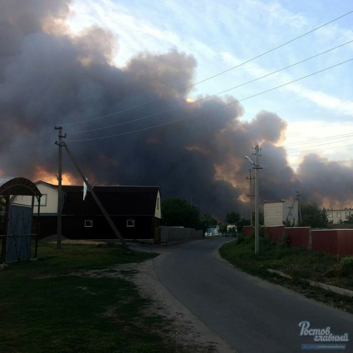 Десятки частных домов горят в Ростове-на-Дону
