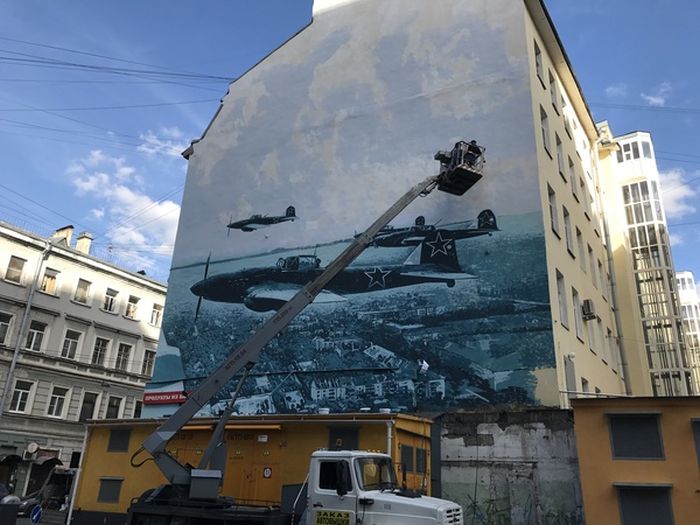 В Санкт-Петербурге появилось новое впечатляющее граффити (5 фото)