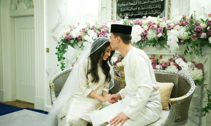 Малазийская принцесса Тунку Тун Амина вышла замуж за голландского менеджера (12 фото)