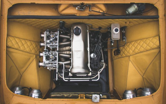 Уникальный автомобиль Lada 1500 с пневматической подвеской (12 фото)