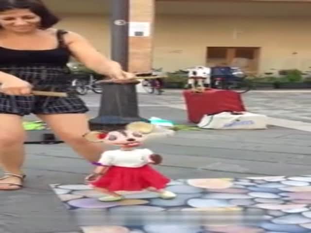 Танец куклы под песню Despacito - Luis Fonsi feat. Daddy Yankee