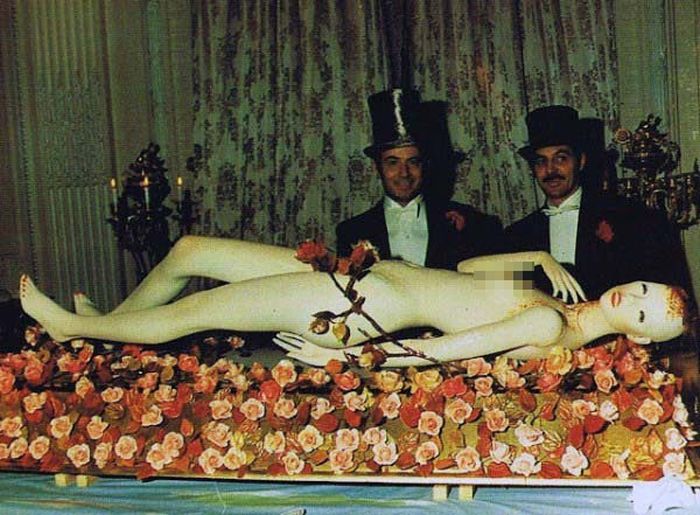 Фото с тайной масонской вечеринки 1972 года в поместье Ротшильдов (20 фото)
