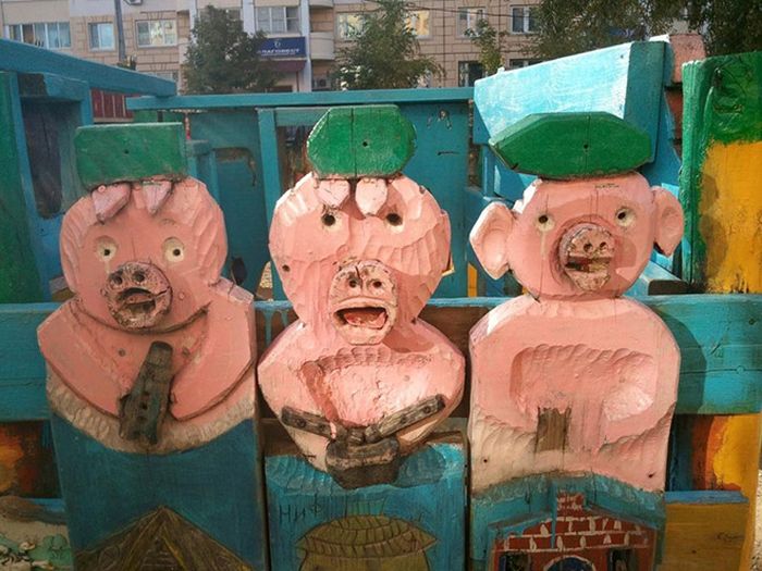 Суровые детские площадки в России (14 фото)