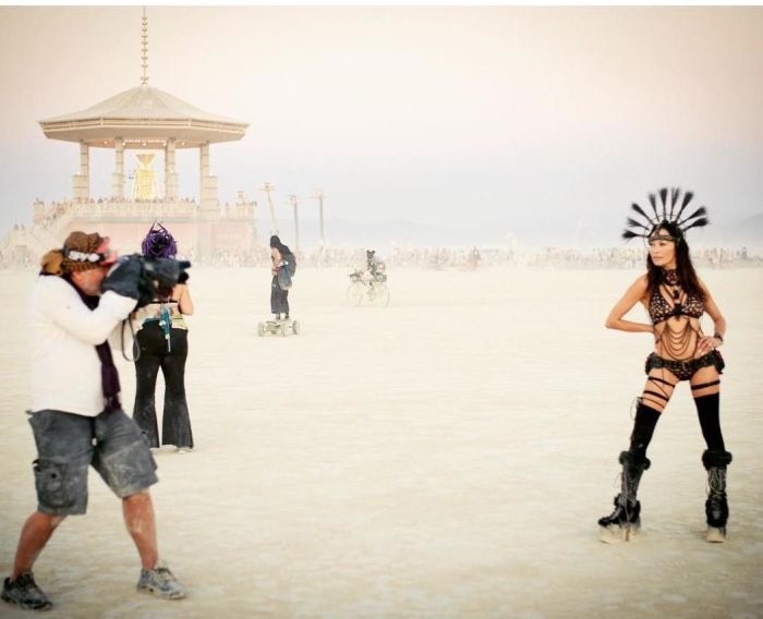 Девушки фестиваля Burning Man-2017 (26 фото)