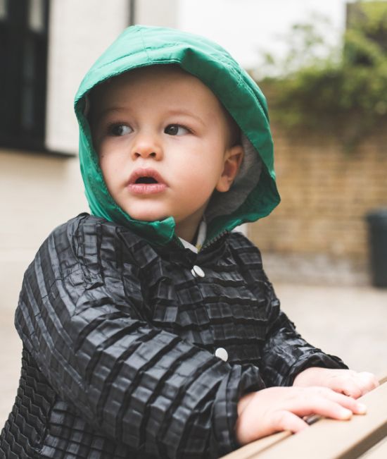 Британский дизайнер разработал одежду, которая «растет» вместе с ребенком (9 фото)