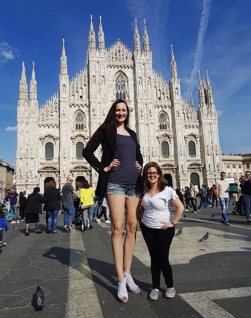 Екатерина Лисина признана самой высокой моделью в мире и женщиной с самыми длинными в мире ногами (14 фото)