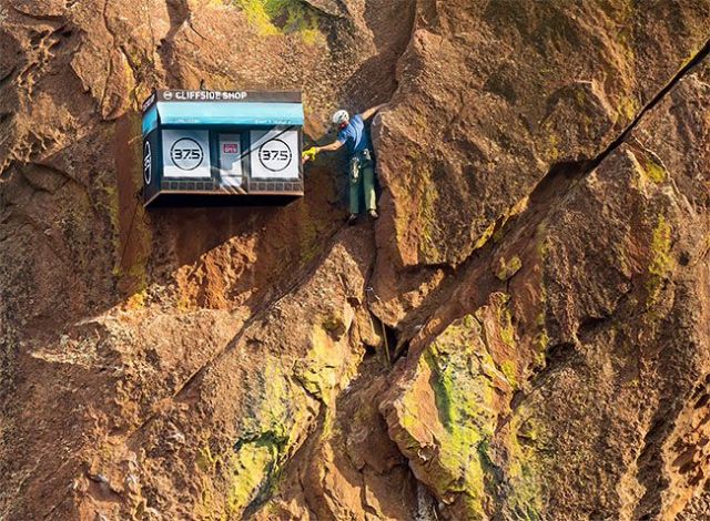Подвесной магазин для скалолазов в каньоне Эльдорадо (6 фото)