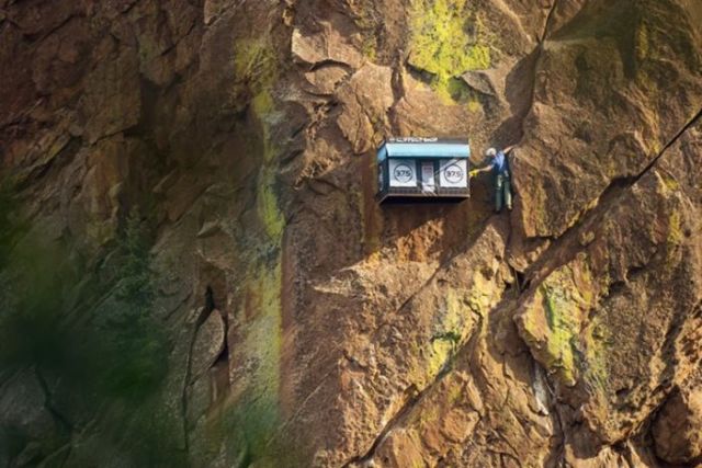 Подвесной магазин для скалолазов в каньоне Эльдорадо (6 фото)
