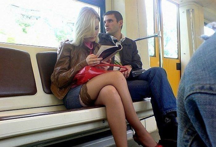 Милые девушки в российском метро (29 фото)