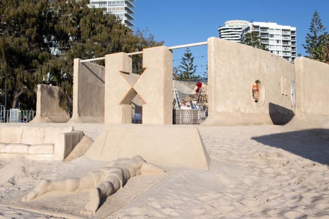 Австралийский хостел, построенный из песка (9 фото)