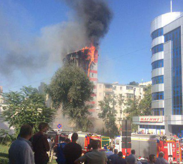 Пожар в 10-этажной гостинице в центре Ростова-на-Дону (10 фото + видео)