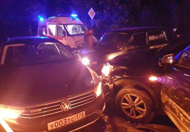 В Ленинградской области автомобиль с трупом в багажнике попал в массовое ДТП (7 фото + видео)