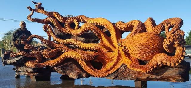 Гигантский осьминог из цельного ствола дерева (9 фото)