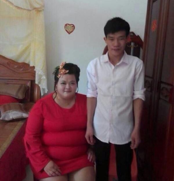 Китайский юноша удачно женился (4 фото)