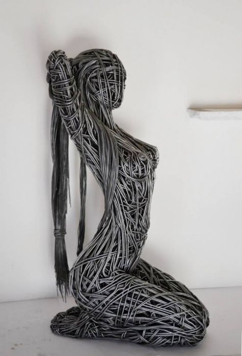 Волнующие скульптуры, изображающие женские тела (26 фото)