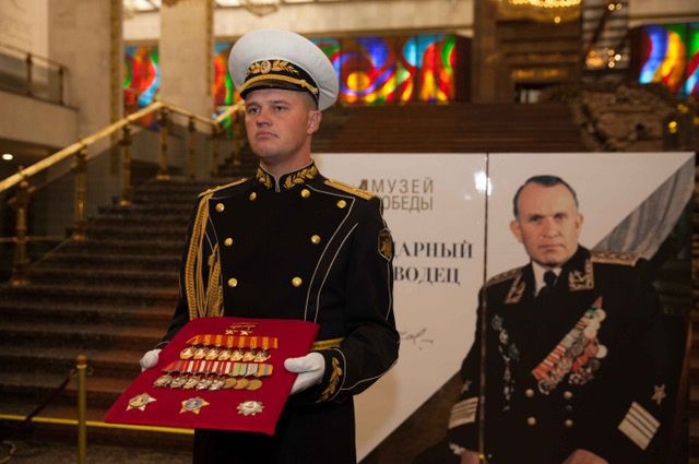Родственники адмирала Горшкова передали Музею Победы награды на 2 млн долларов (4 фото)