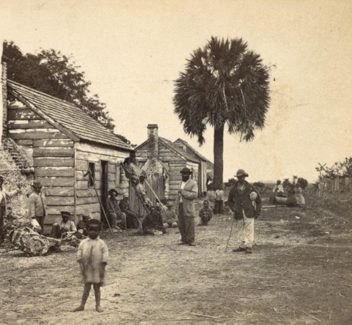 Жизнь темнокожих после отмены рабства в США (27 фото)
