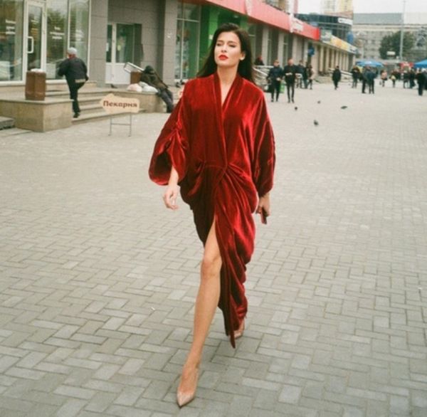 «Мисс Россия-2015» София Никитчук в контрастной фотосессии на улицах Екатеринбурга (8 фото)