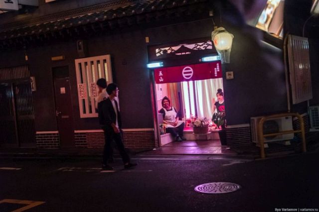 «Квартал красных фонарей» в японской Осаке (36 фото)
