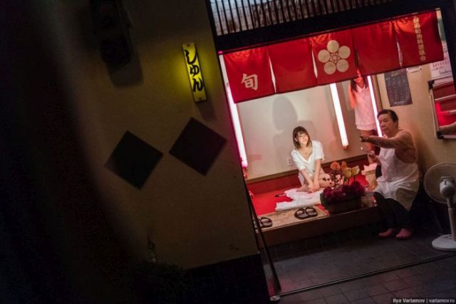 «Квартал красных фонарей» в японской Осаке (36 фото)