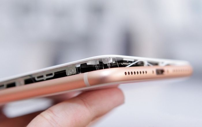 У новых смартфонов iPhone 8 Plus стали вздуваться батареи (6 фото)