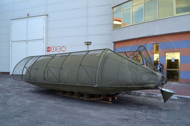 В Киеве представили бронемашину на базе трактора Т-150 (11 фото)